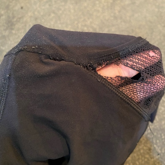 Mesh and lace outrun lululemon leggings - Picture 5 of 6
